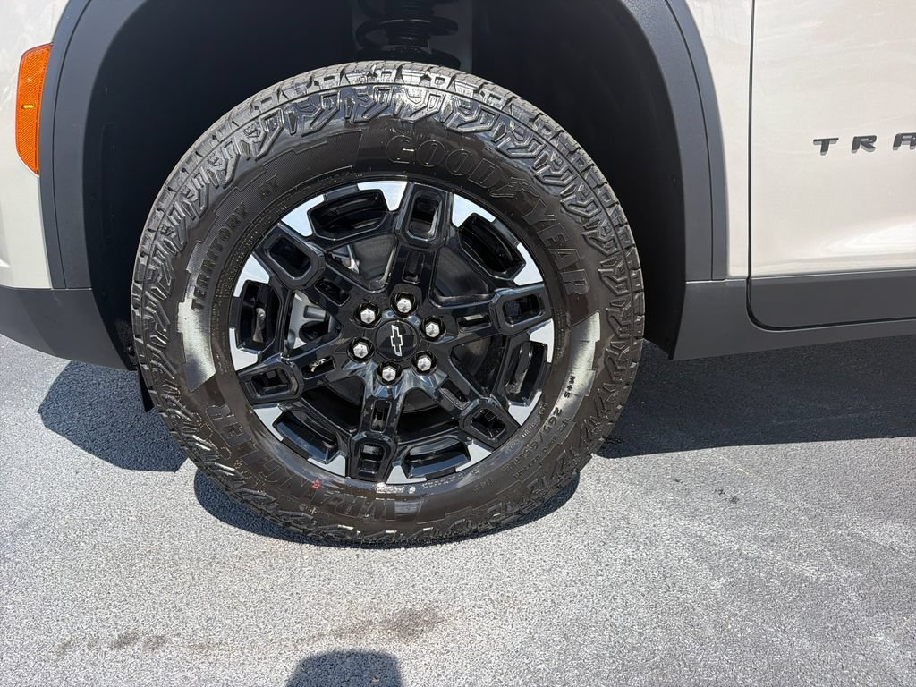 2027 Chevrolet Traverse Z71 - Photo 10