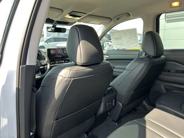New 2026 Everest White Pearl TriCoat Nissan SL image 19