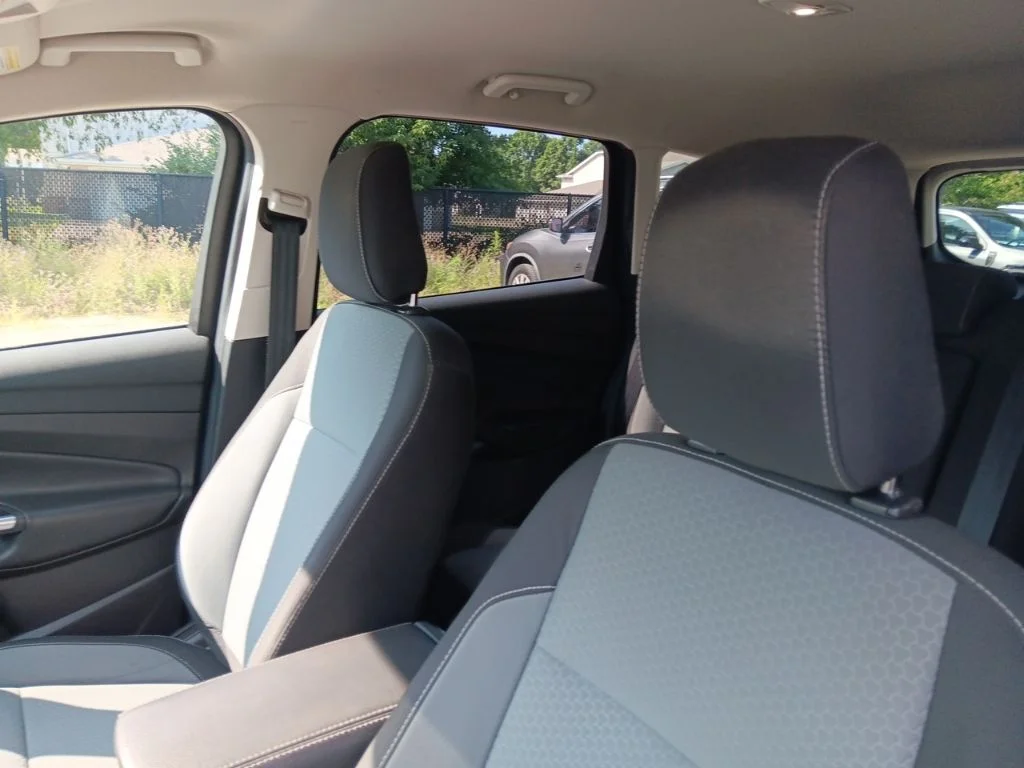 Used 2019 Lightning Blue Metallic Ford SE image 13