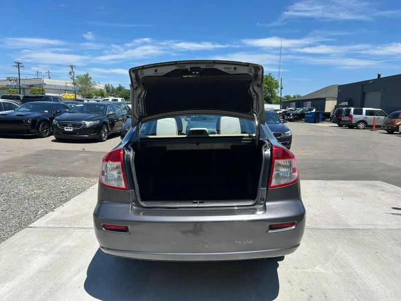 Used 2012 Gray Suzuki LE Sedan 4D image 49