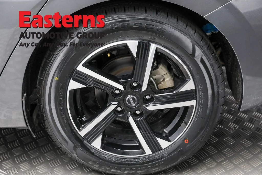 Used 2024 Gray Nissan SV image 8
