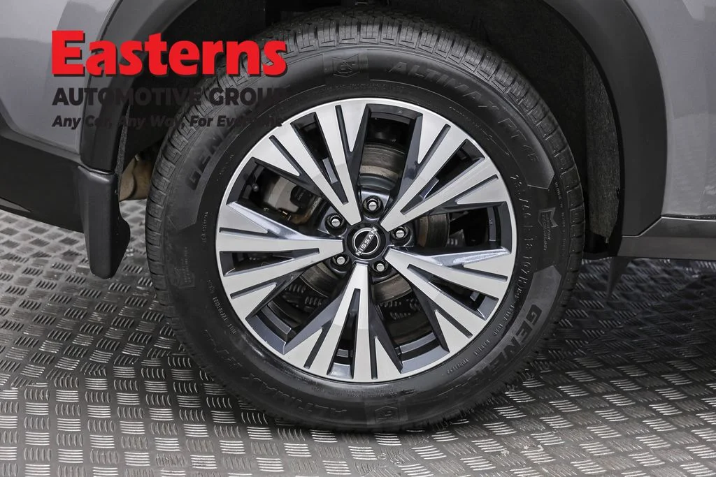 Used 2023 Gray Nissan SV image 29