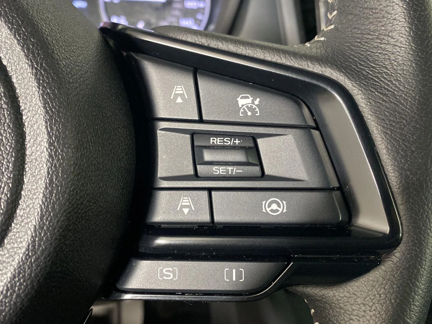 Used 2025 River Rock Pearl Subaru Premium image 24