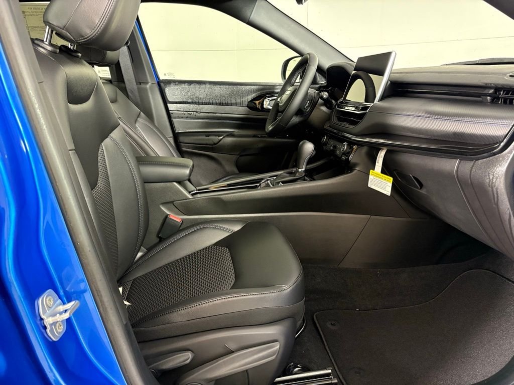 New 2026 Hydro Blue Pearlcoat Jeep Latitude image 10