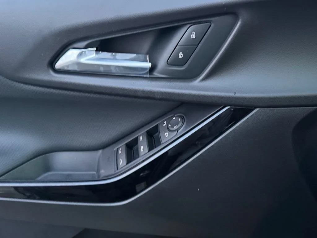 New 2027 Mosaic Black Metallic Chevrolet LT image 18
