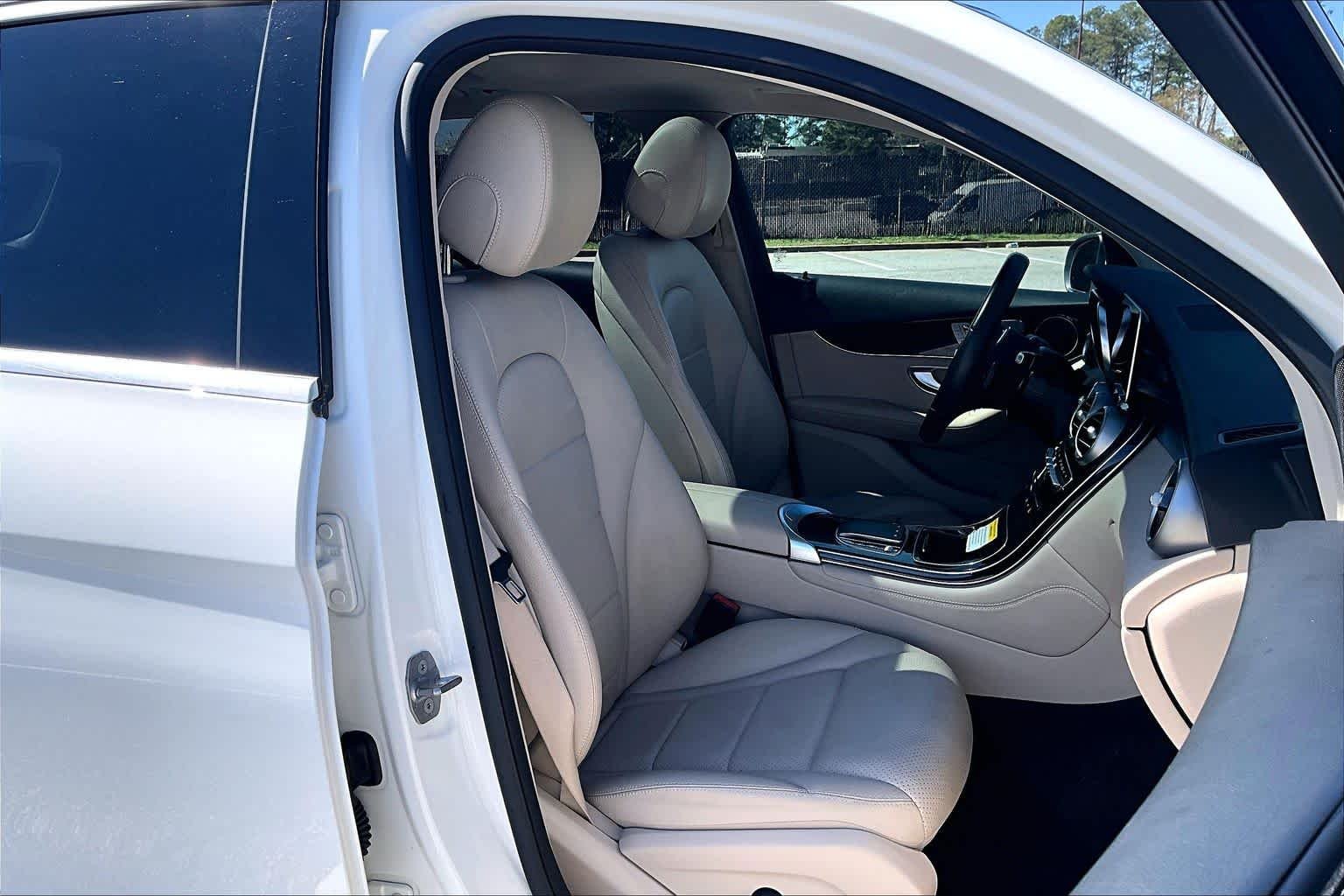 Used 2021 Polar White Mercedes-Benz GLC 300 image 9
