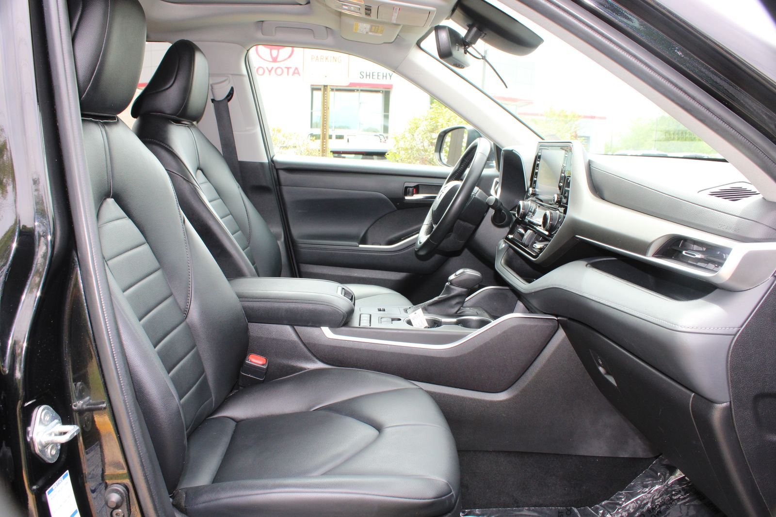 Used 2022 Black Toyota XLE image 24