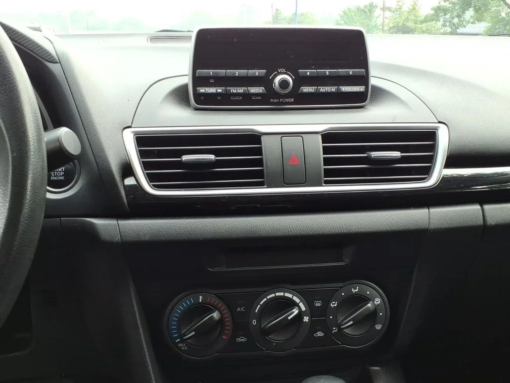 Used 2014 White Mazda i Sport image 19