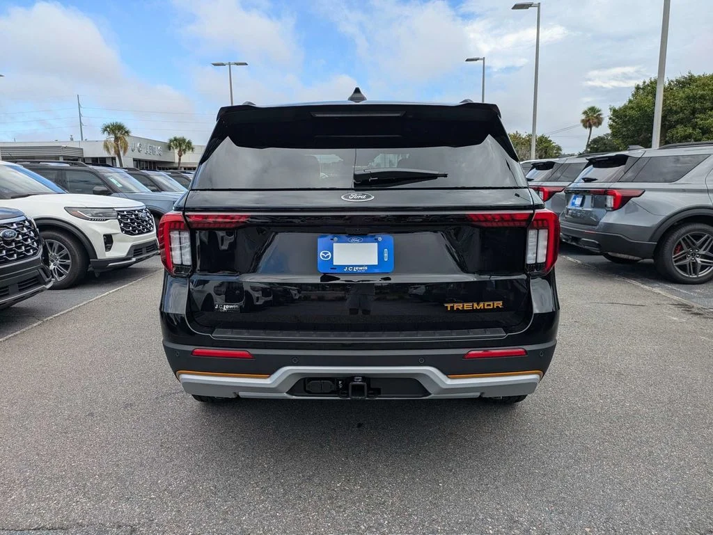 New 2026 Agate Black Metallic Ford Tremor image 5