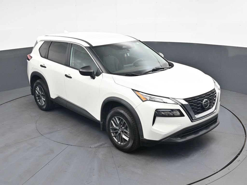 Used 2021 White Nissan S image 33