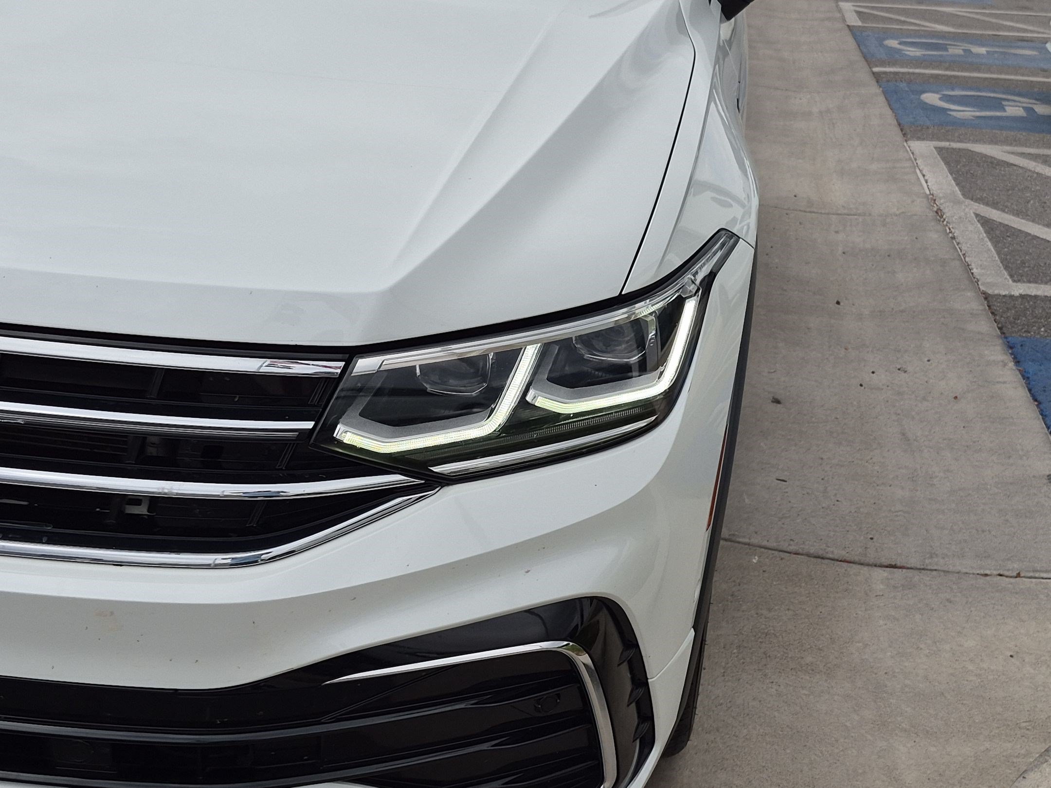 Used 2022 Pure White Volkswagen SEL R-Line image 11