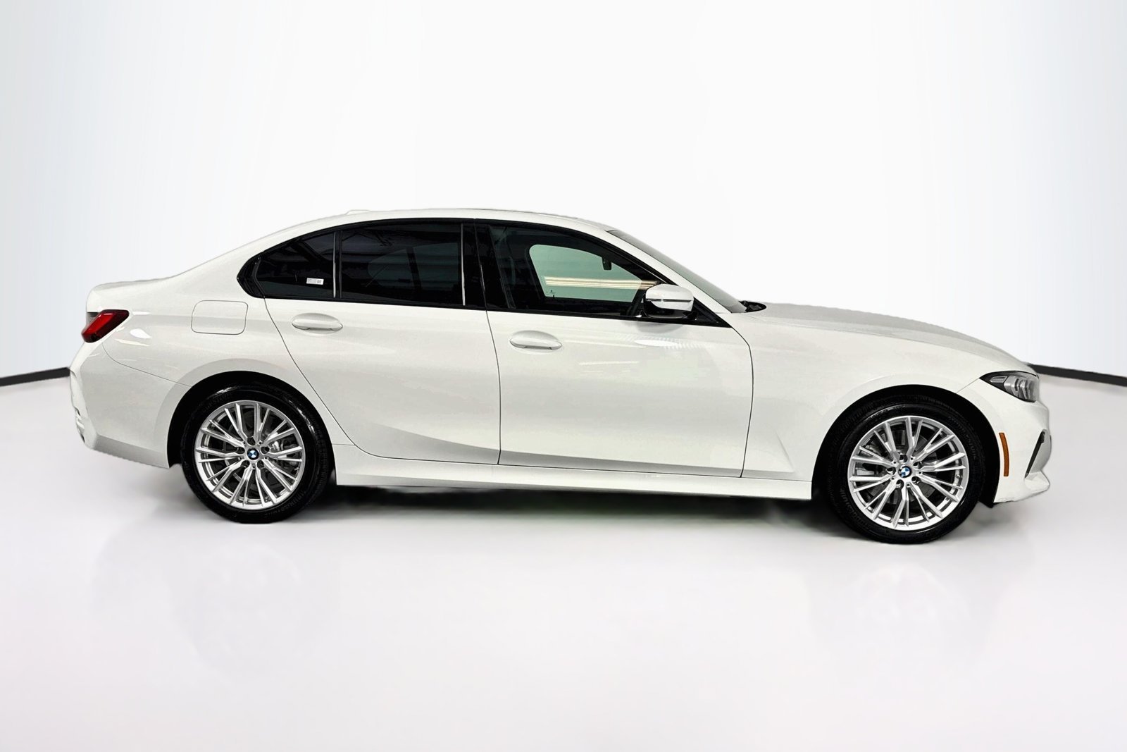 Used 2023 Alpine White BMW 330i image 4