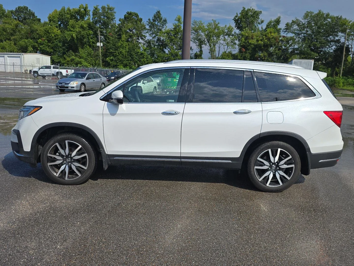 Used 2022 Platinum White Pearl Honda Touring w/Rear Captain