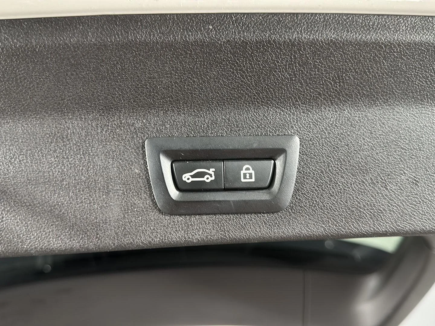 Used 2020 Alpine White BMW xDrive30i image 26