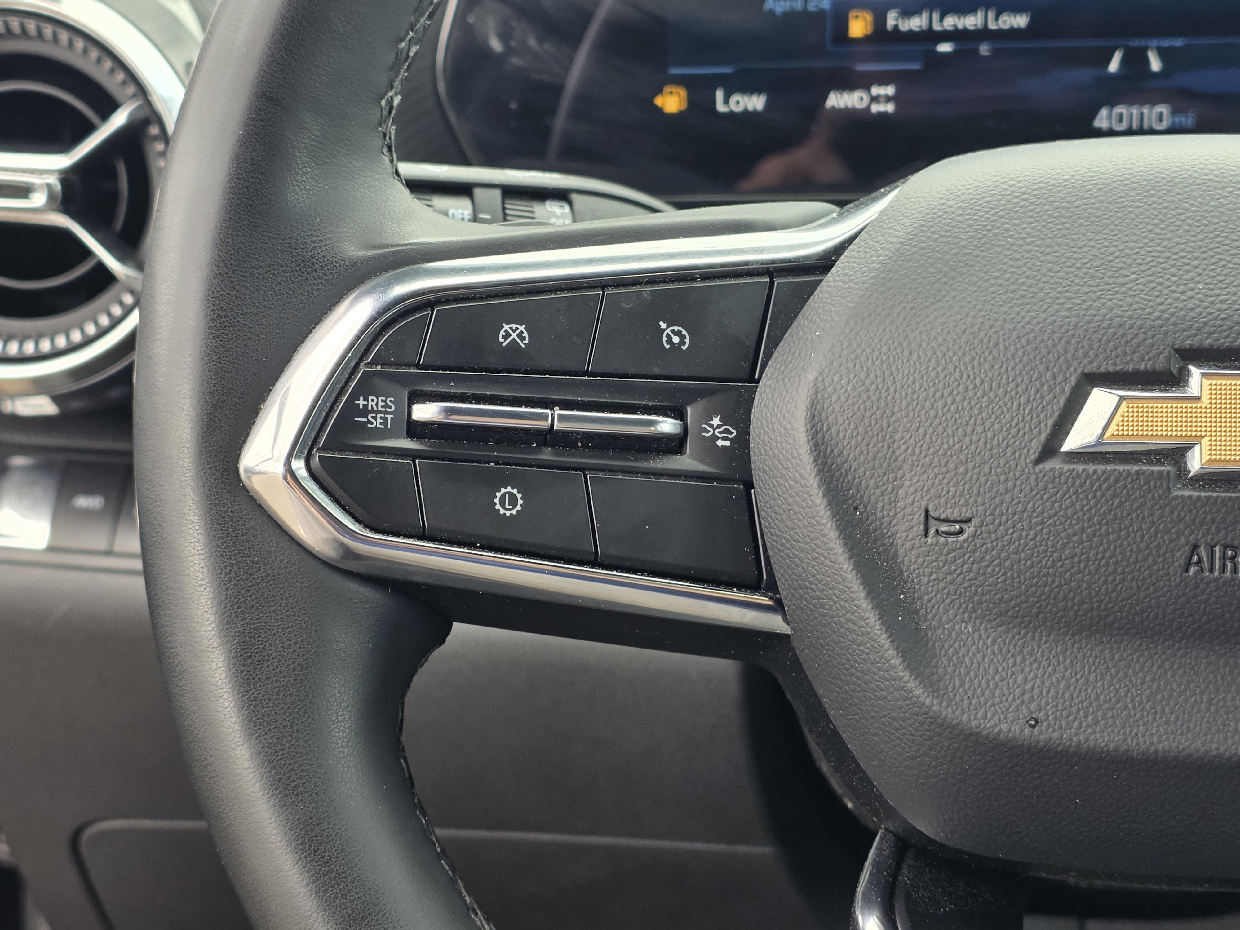 Used 2025 Mosaic Black Metallic Chevrolet AWD LT image 25