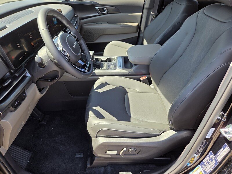New 2026 Aurora Black Pearl Kia LXS image 6