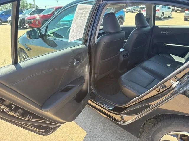 Used 2016 Black Honda EX-L image 36