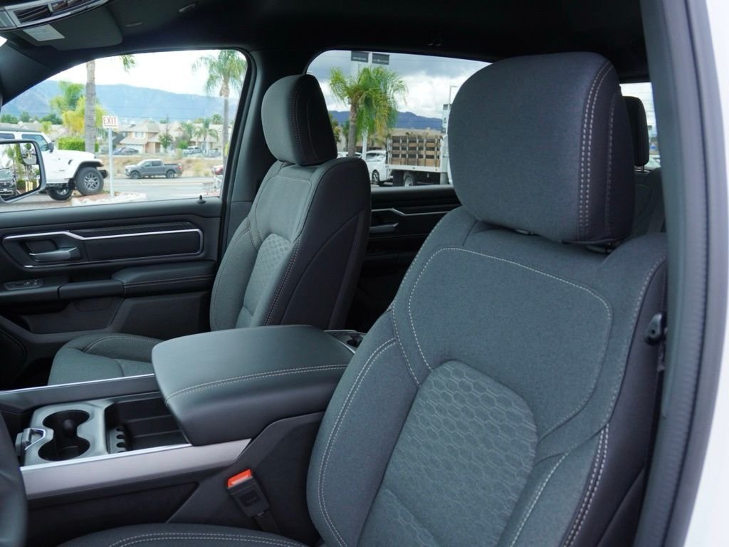 New 2026 Bright White Clear-Coat Exterior Paint RAM Big Horn Night Edition image 16