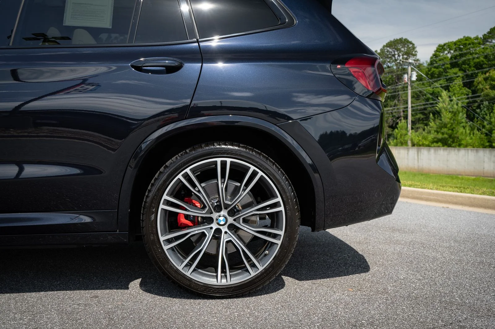 Used 2022 Black BMW xDrive30i image 6