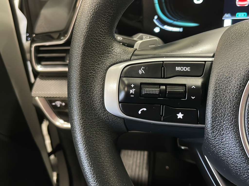 Used 2023 White Kia LX image 17