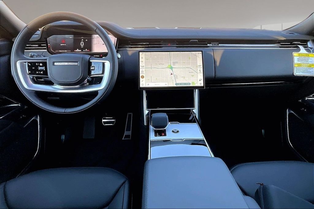 New 2026 CARPATHIAN GREY Land Rover SE image 5