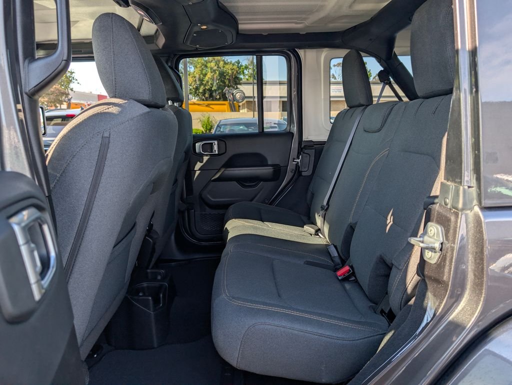 2025 Jeep Wrangler 4-Door Sahara - Photo 13