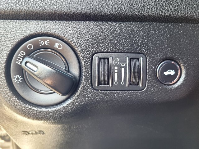 Used 2023 White Dodge SXT image 15