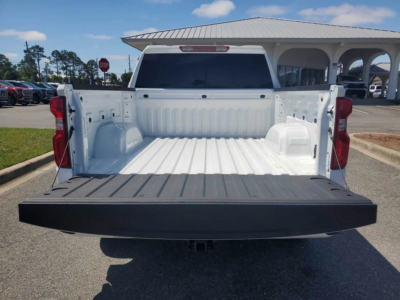 Used 2025 Summit White Chevrolet RST image 5