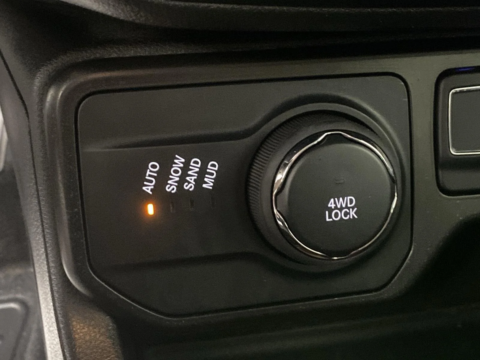 Used 2021 Bikini Metallic Clearcoat Jeep Latitude image 21