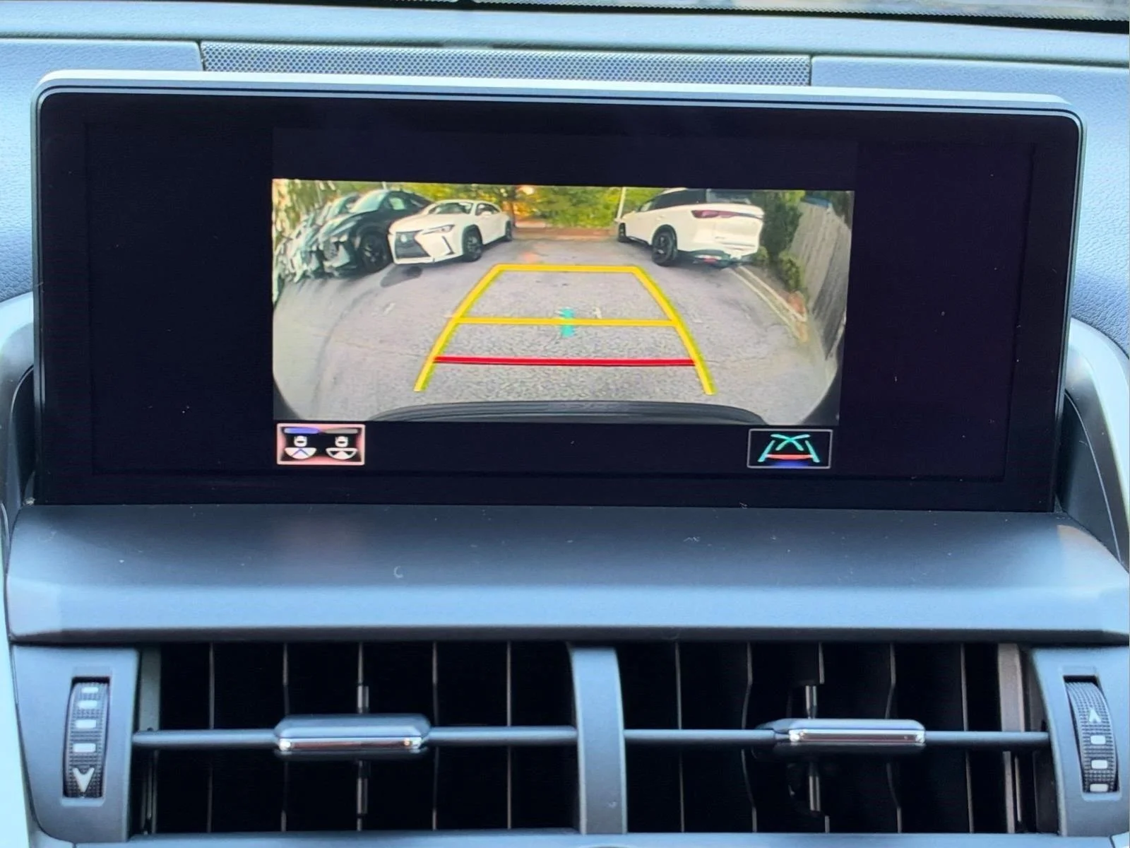 Used 2021  LEXUS  image 25