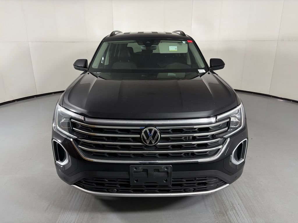 Used 2024 Black Volkswagen 2.0T SE w/Technology image 3