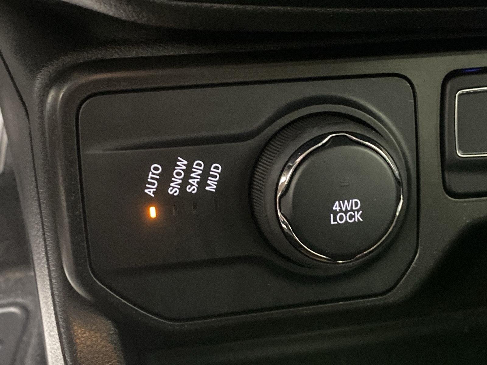 Used 2021 Bikini Metallic Clearcoat Jeep Latitude image 21