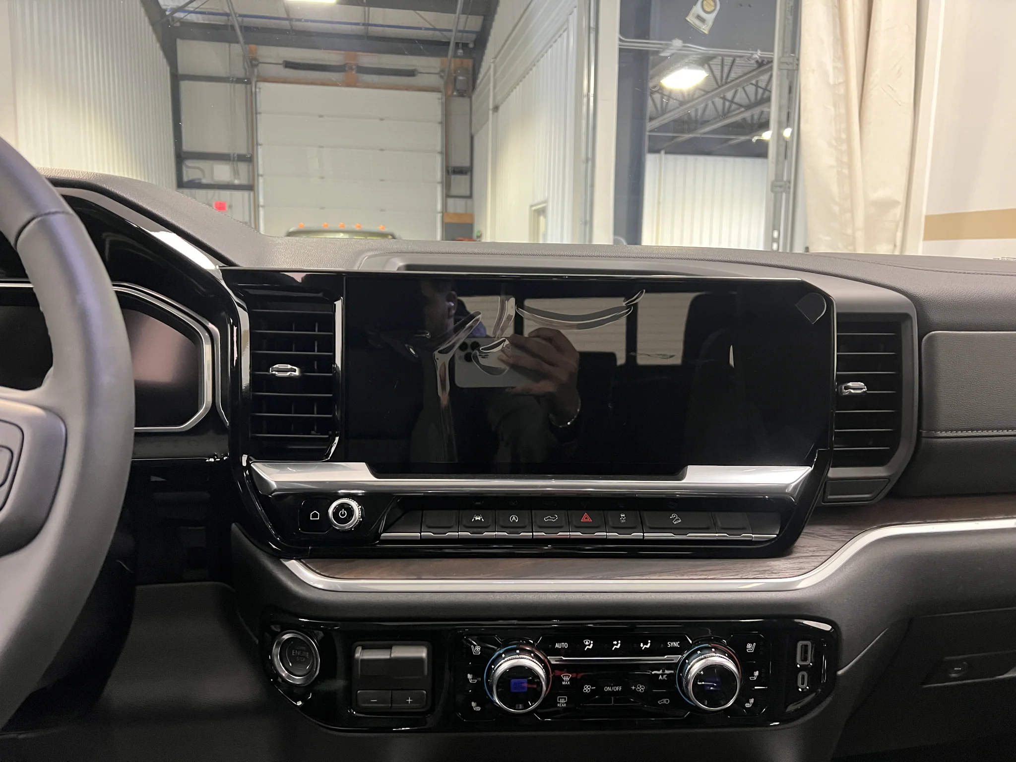 2026 GMC Sierra 1500 SLT - Photo 10