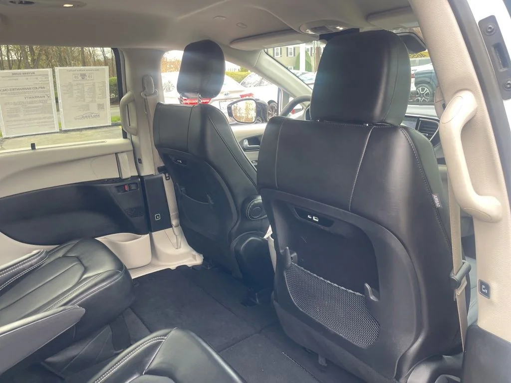 Used 2024 White Chrysler Touring L image 20