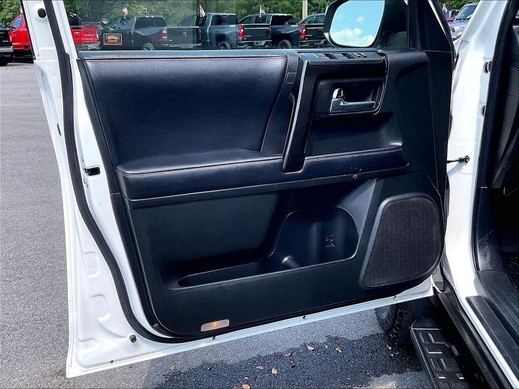 Used 2019 White Toyota SR5 image 9