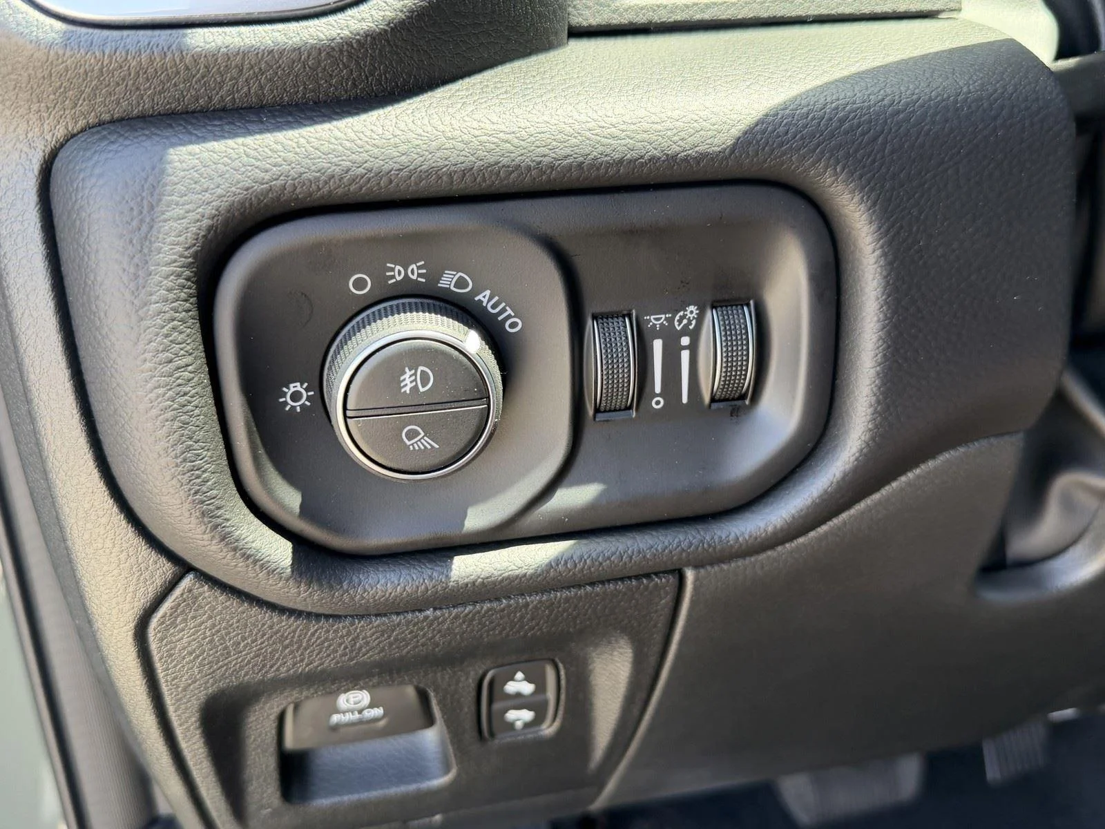 New 2026 Canyon Lake Exterior Paint RAM Laramie image 22