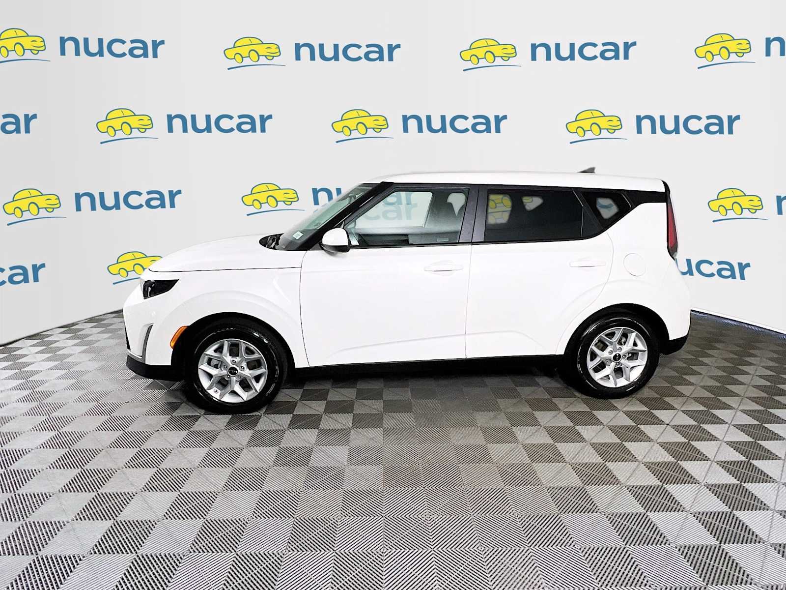 Used 2025 Snow White Pearl Kia LX image 4