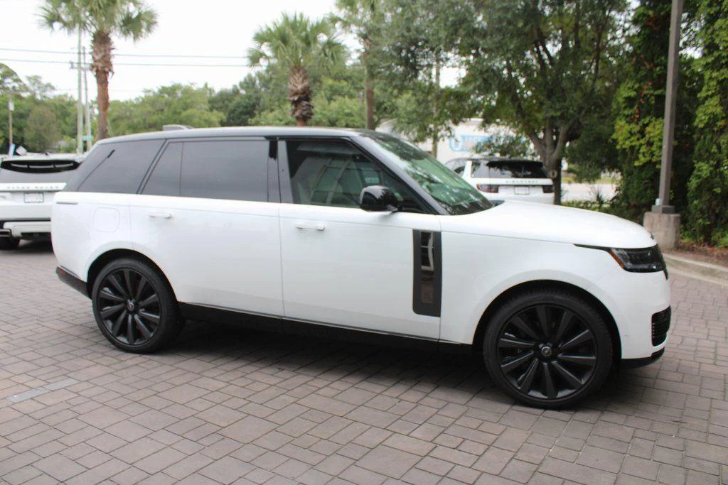 New 2024 Ostuni Pearl White Land Rover SV image 3