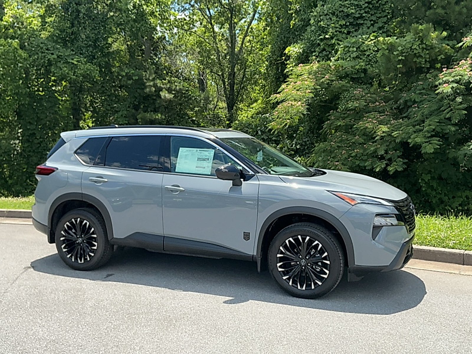 2026 Nissan Rogue Dark Armor's photo