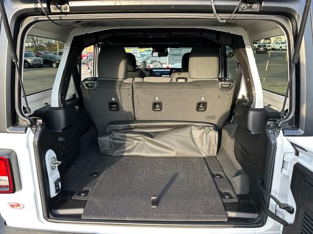 New 2026 Bright White Clear-Coat Exterior Paint Jeep Sport S image 10
