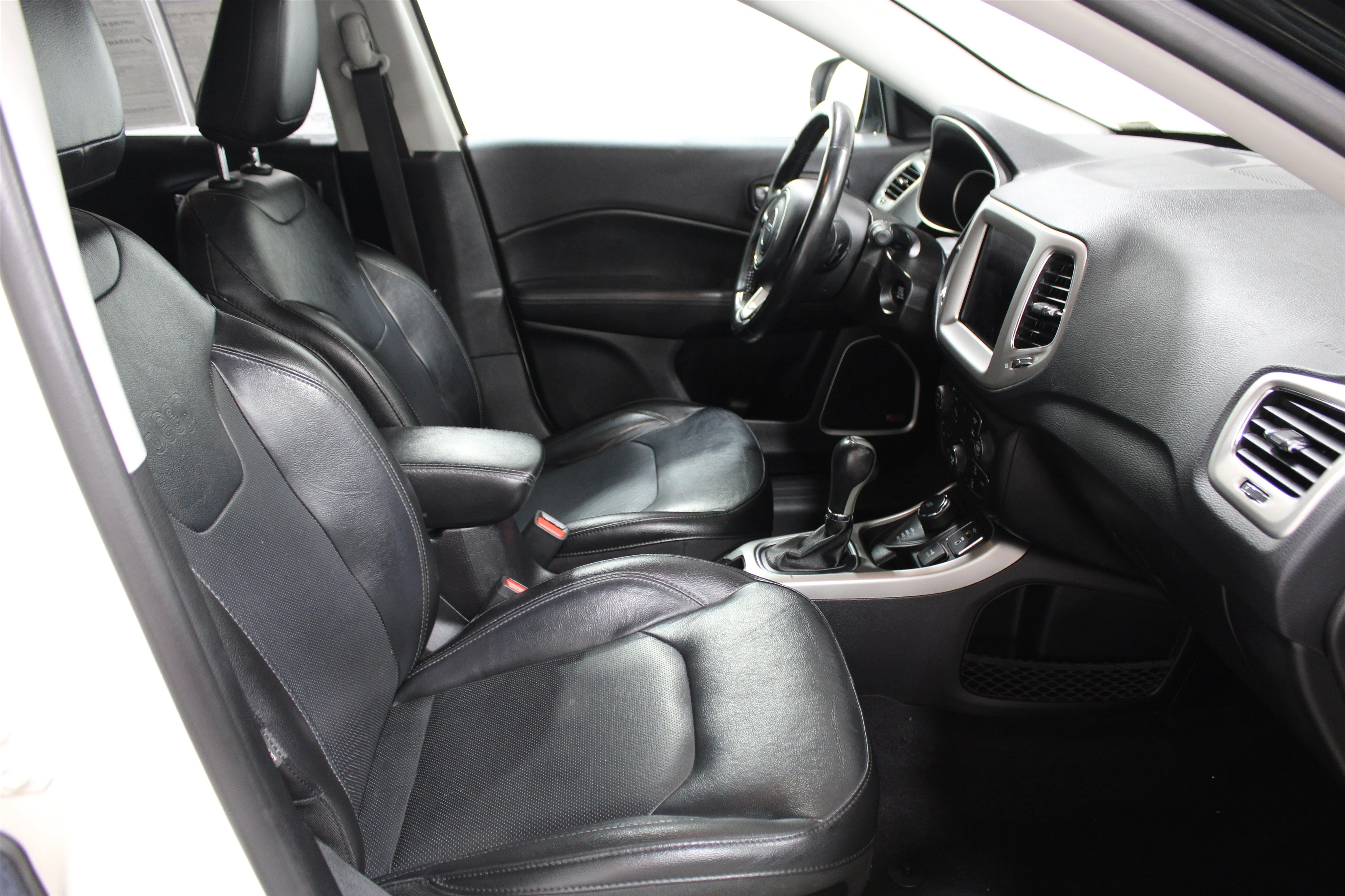 Used 2019 Pearl White Tri-Coat Jeep High Altitude image 24