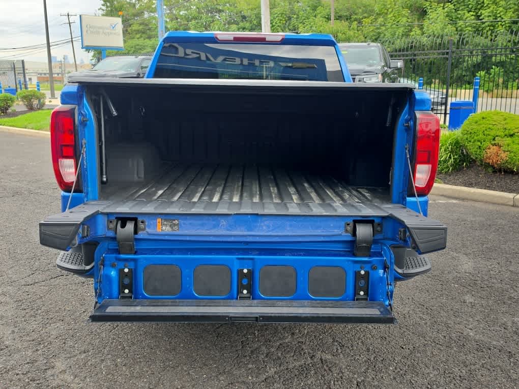 Used 2023 DYNAMIC BLUE METALLIC GMC Elevation image 9