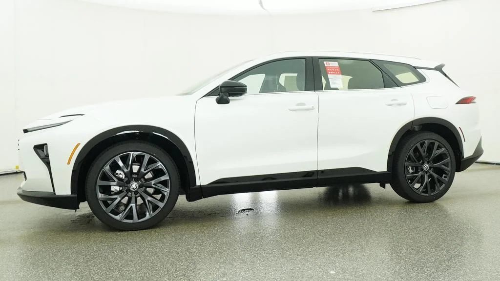 New 2026 Oxygen White Toyota Limited image 4