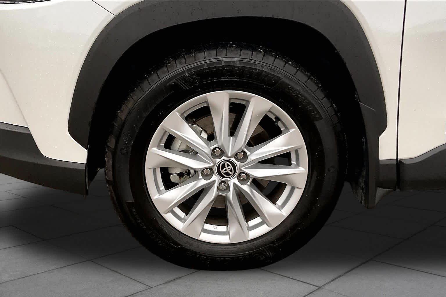 Used 2026 Wind Chill Pearl Toyota LE image 11