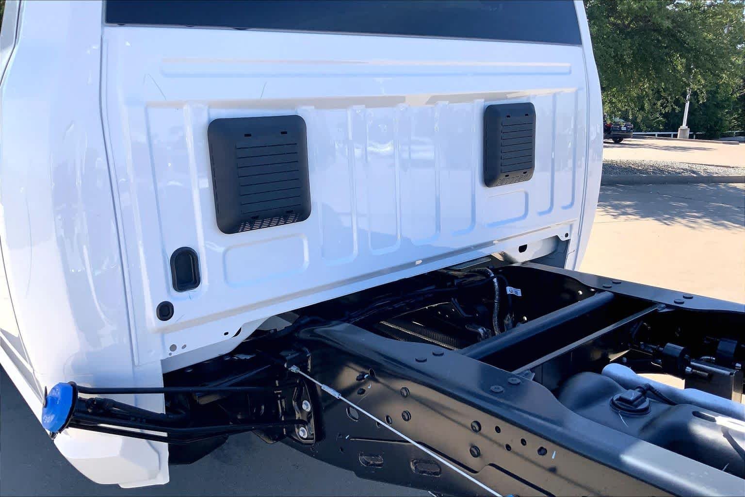 New 2026 Bright White Clear-Coat Exterior Paint RAM Tradesman image 19