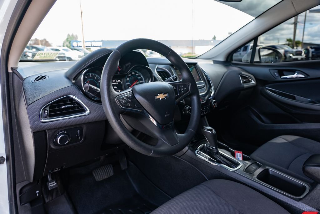 Used 2018 Summit White Chevrolet LT image 21