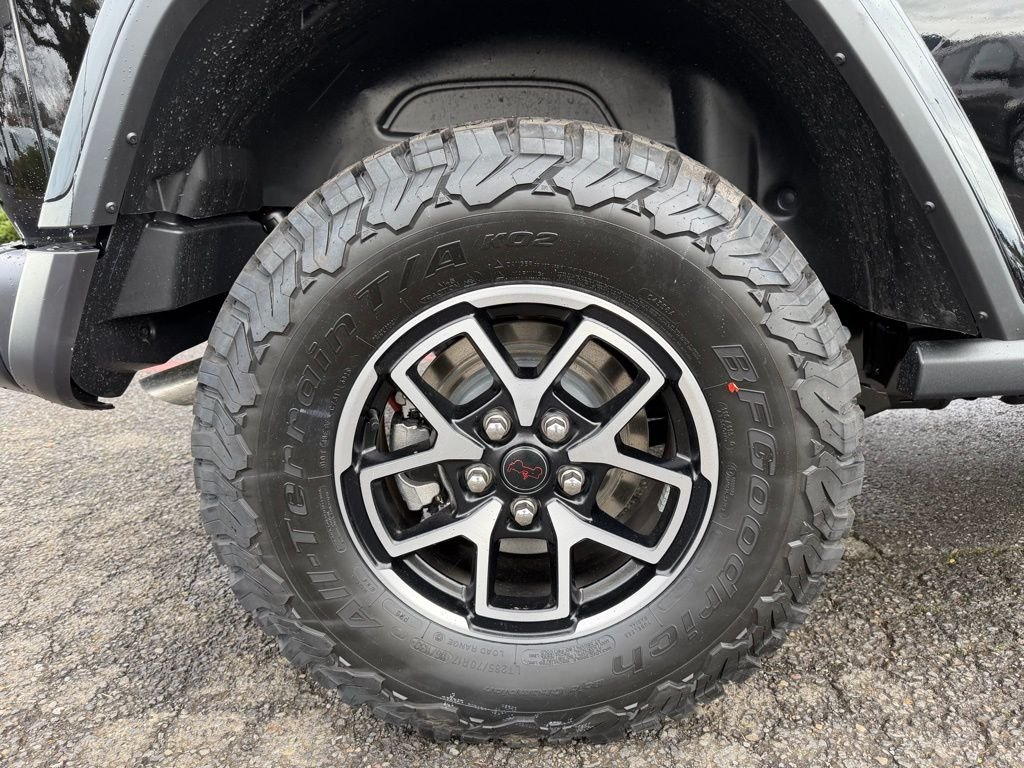 New 2026 Black Clear-Coat Exterior Paint Jeep Rubicon image 10