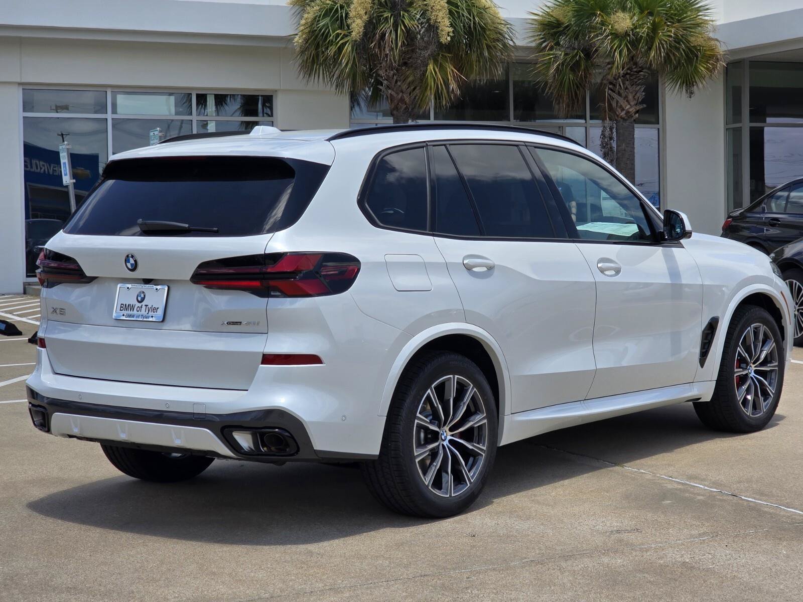 New 2026 0A96 Mineral White Metallic BMW xDrive40i image 4