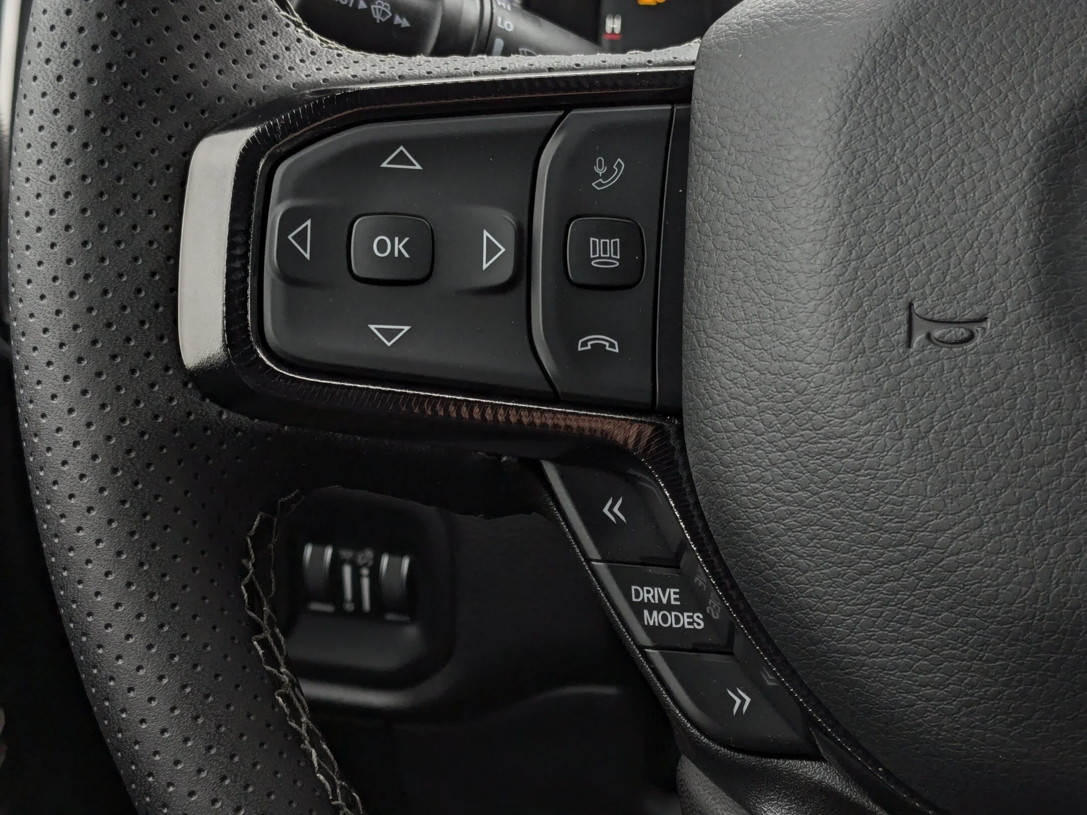 New 2026 Black RAM Sport - - Pano Sunroof - Sport Perf Hood - Anti-Spin Rear Axle - Trailer Brake Control & More! image 18