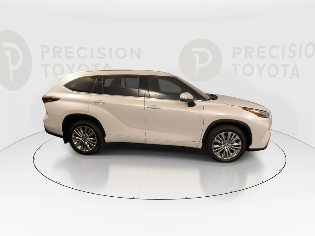 Used 2024 Pearl Toyota Platinum image 23